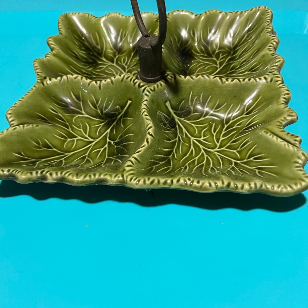 VNTG 4-Leaf California Originals Cabbage Leaf Relish Dish #3620.